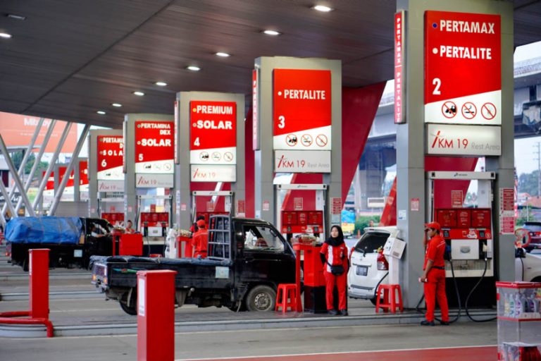 Jakarta,,Indonesia,-,May,30,,2019:,Gas,Station,In,Rest