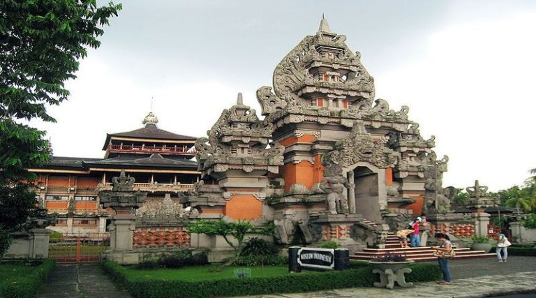 tmii-museum-indonesia (1)