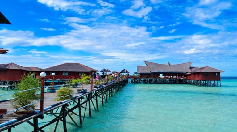 Pulau-Derawan-Kalimantan-1 (1)