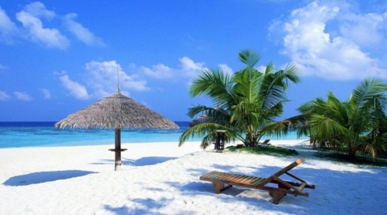 senggigi-beach-600x375 (1)