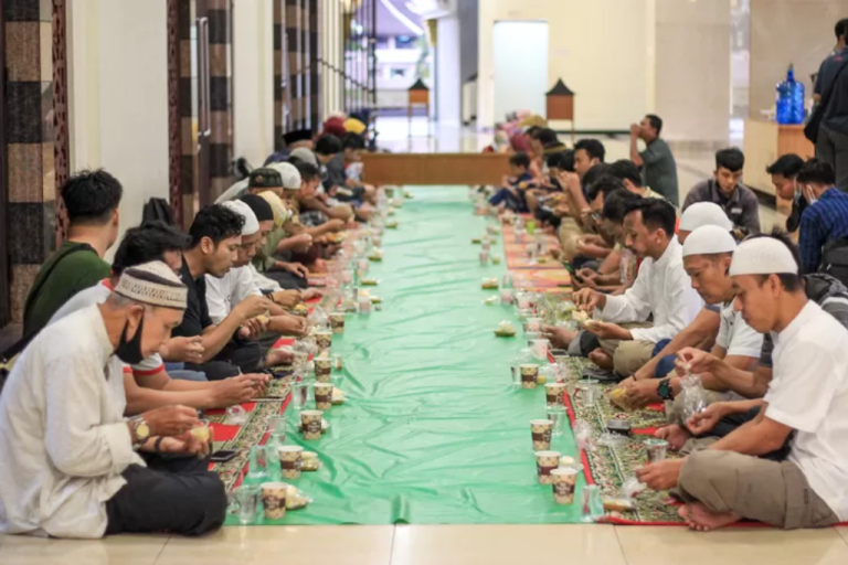 Tradisi Takjil Berbuka Puasa