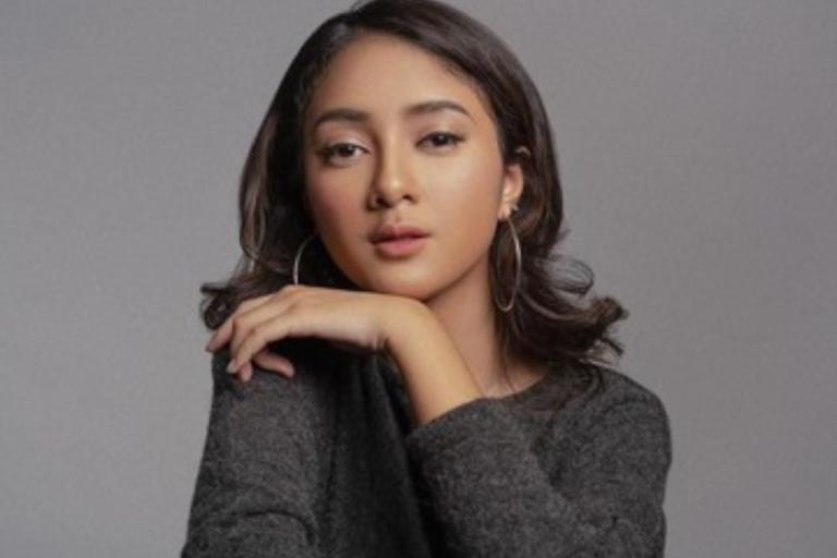 Profil Rahmania Astrini