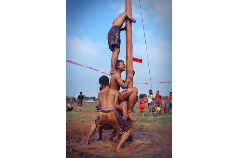 Panjat Pinang