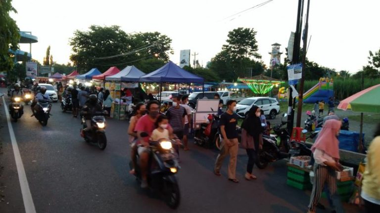 suasana-lokasi-ngabuburit-di-kompleks-stadion_210423162033-929